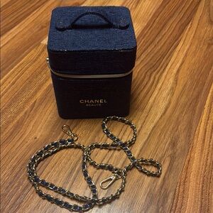 CHANEL Dark Blue and Gold Chain Holder